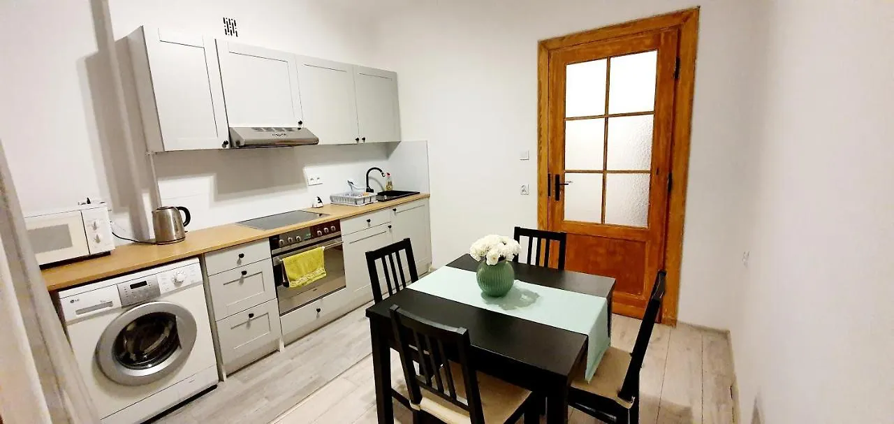Separated Kitchen, Fast Internet Aleja 3 Maja 2M80 Warsaw Apartment
