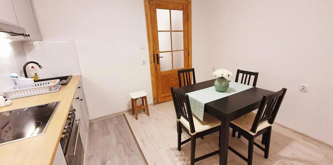 Separated Kitchen, Fast Internet Aleja 3 Maja 2M80 Warsaw Poland